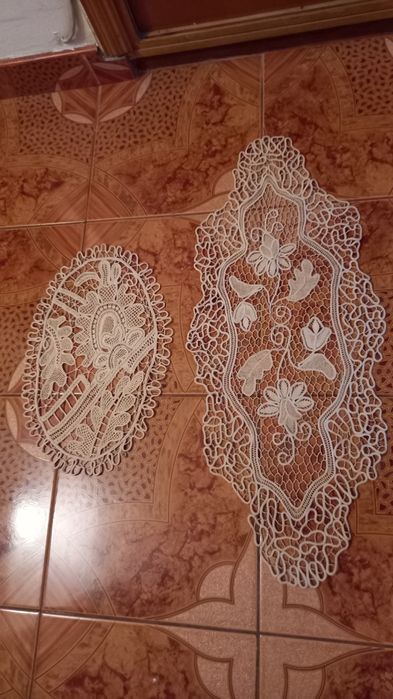 Vand 2 mileuri noi, foarte frumoase, stare perfecta,170 lei ambele