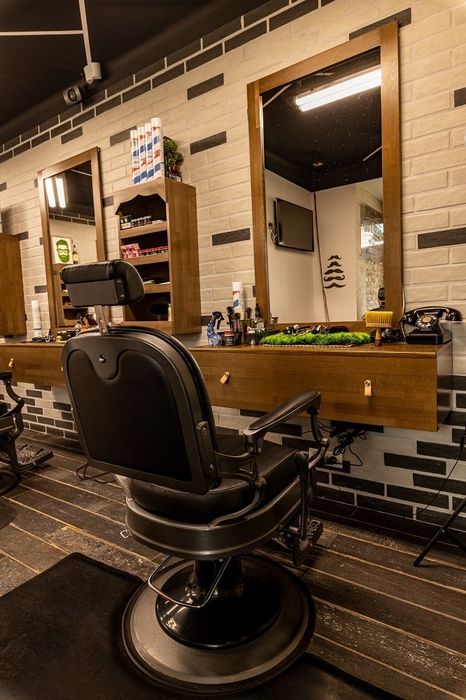 Inchiriez post frizerie si manichiura sau masaj!