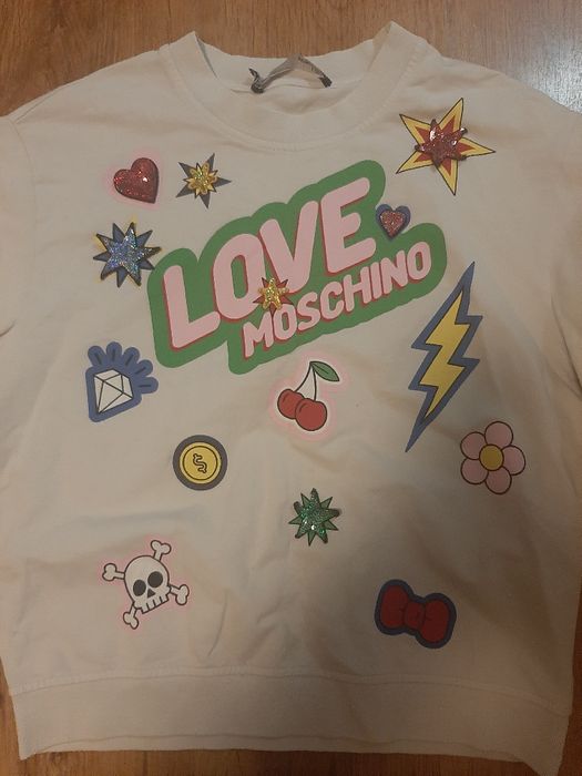 Vând bluzon Mochino dama cu diverse chestii aplicate