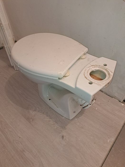 Продам унитаз в хорошем состоянии