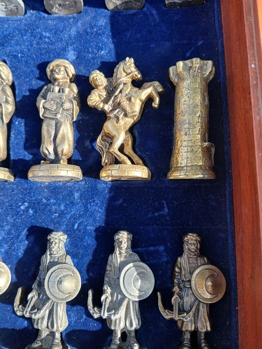 Изискан подарък Шах  с бронзови фигури