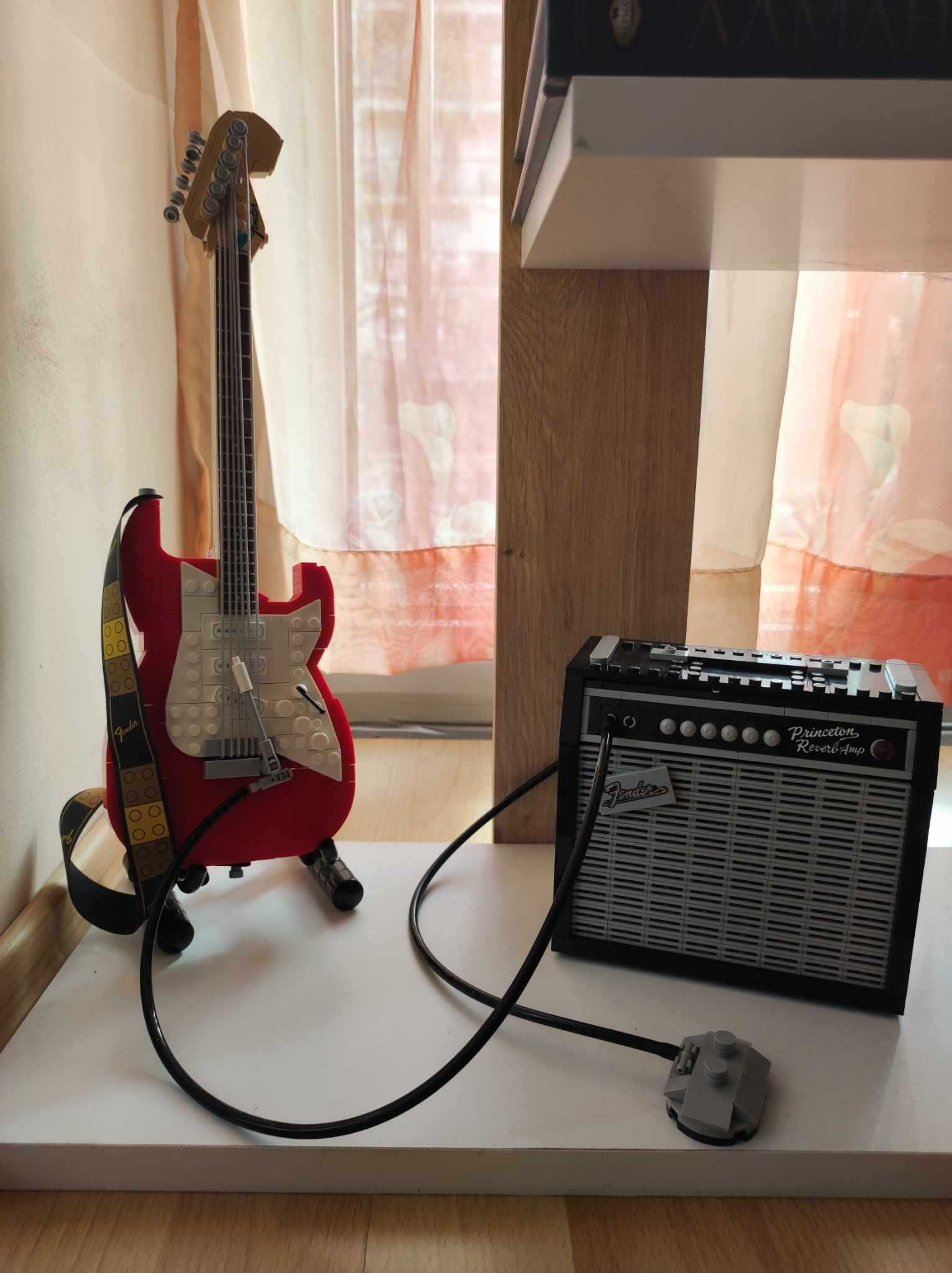 Конструктор LEGO Ideas - Китара Fender Stratocaster