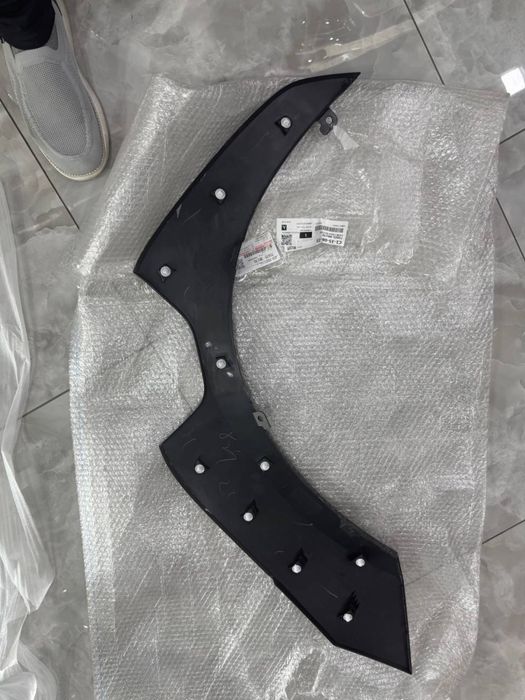 Toyota Bz4x oldi krelo arka orginal