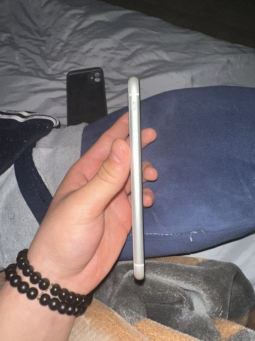 Iphone 11 белый.