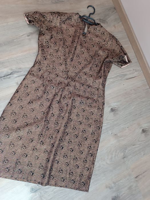 Рокля със златиста нишка