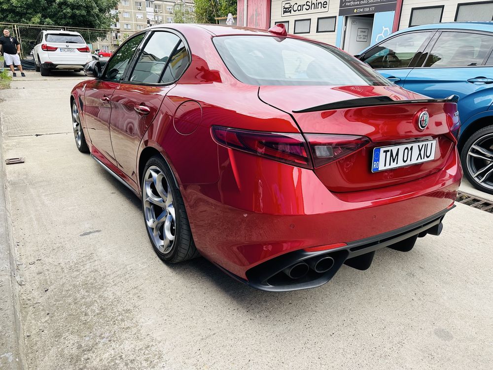 Alfa Romeo Giulia pachet carbon , frane ceramice