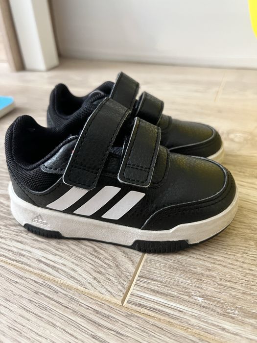 Детски обувки adidas р-р 23