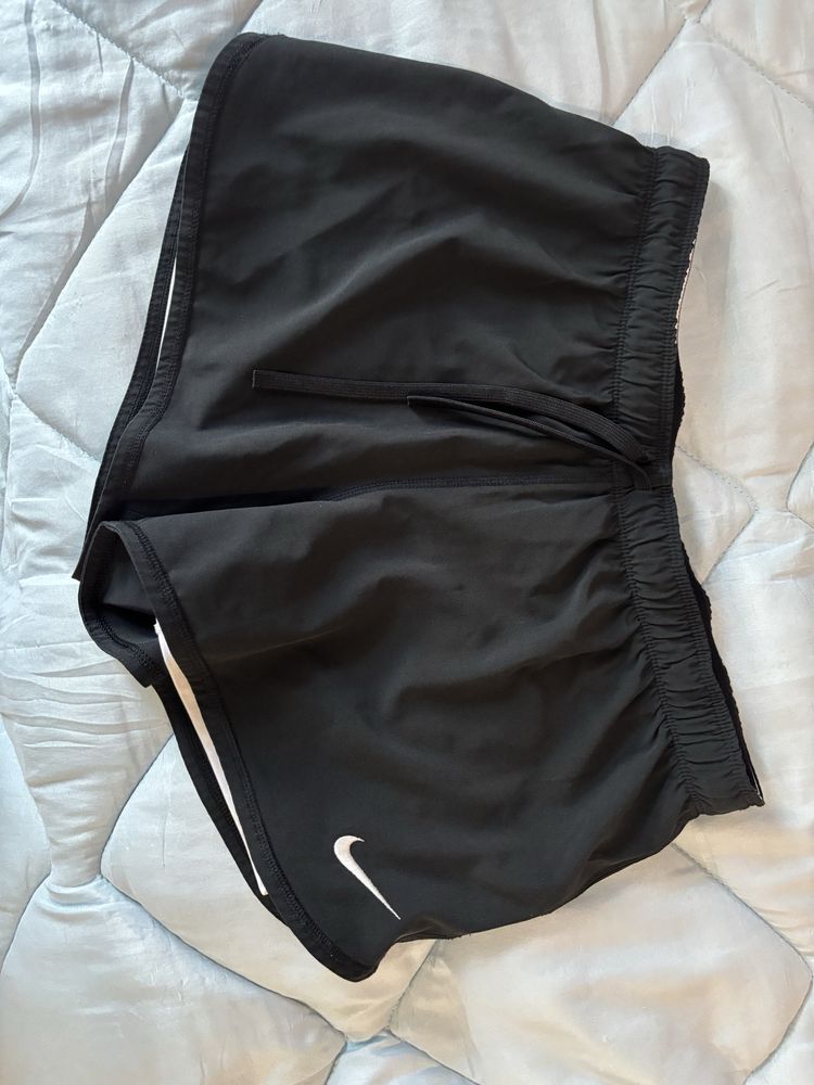 Дамски шорти с клин Nike