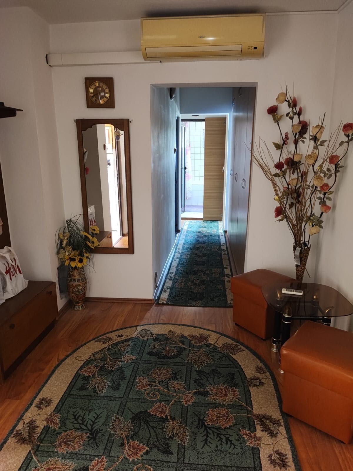 Vând apartament cu 3 camere în Drăgășani
