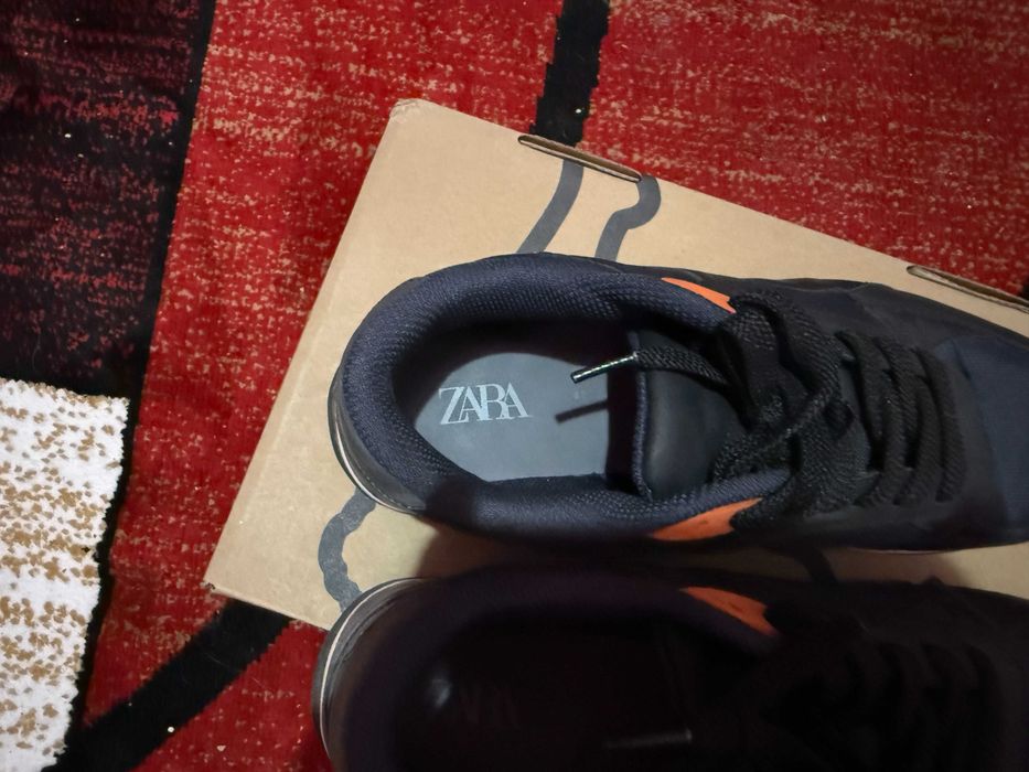 Adidasi sport ZARA negru cu portocaliu