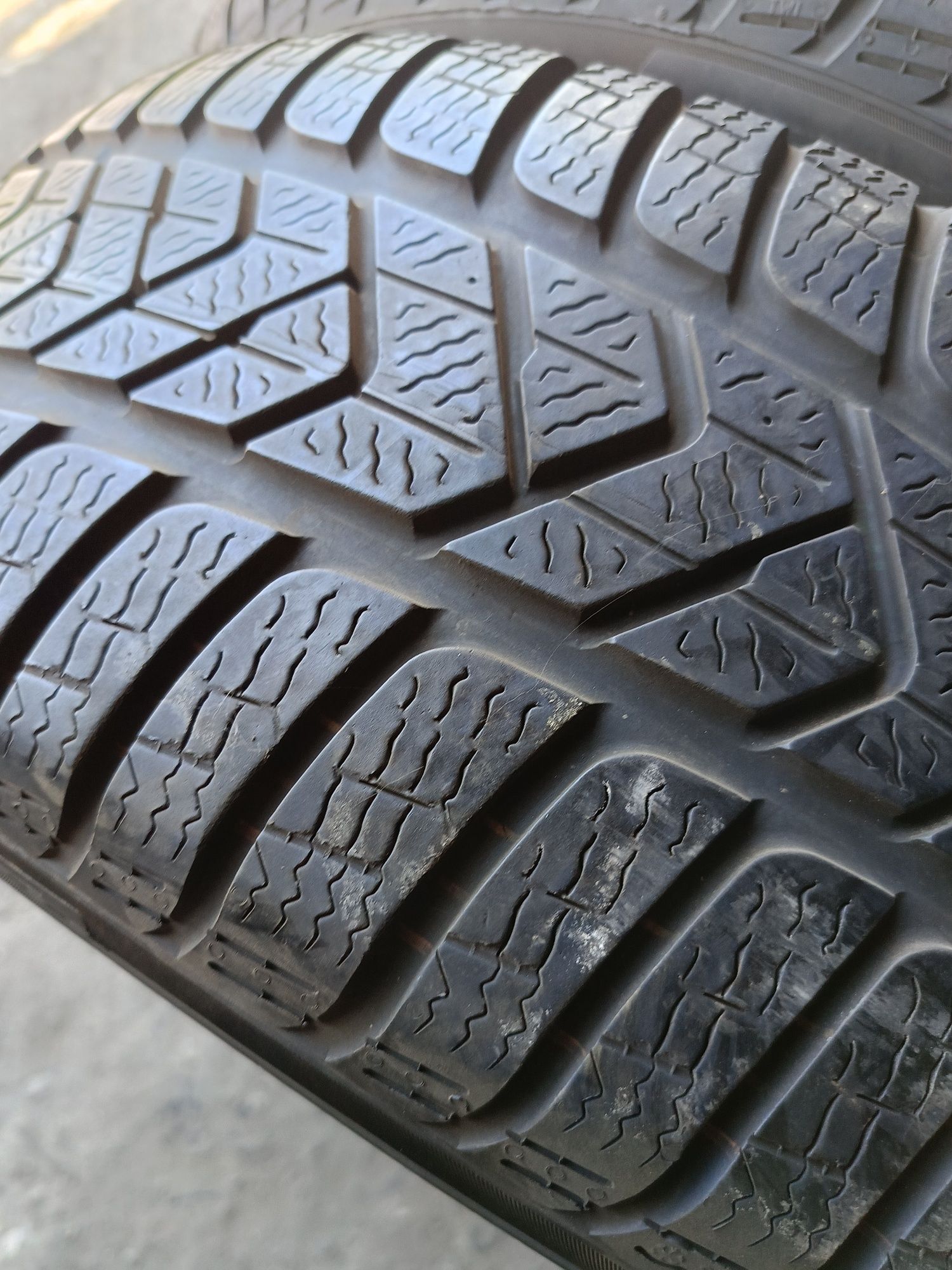 Зимни гуми -19цола -225/40-1бр.-80лв."PIRELLI"