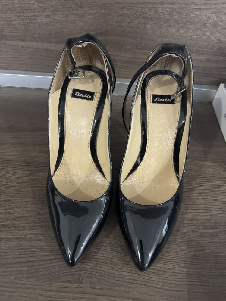 Bata обувки