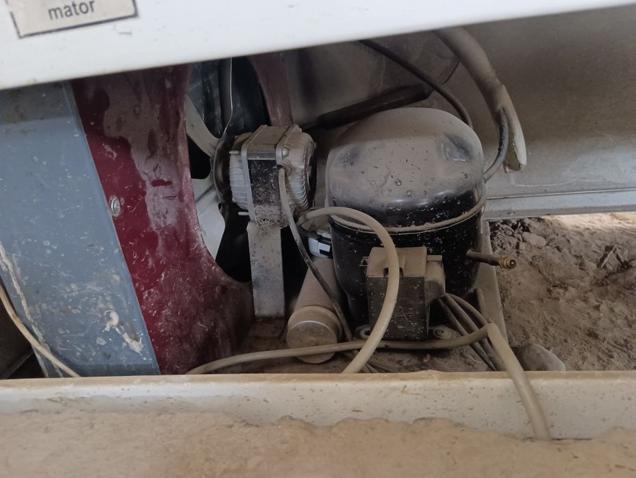 vitrina,holadelnik sotiladi