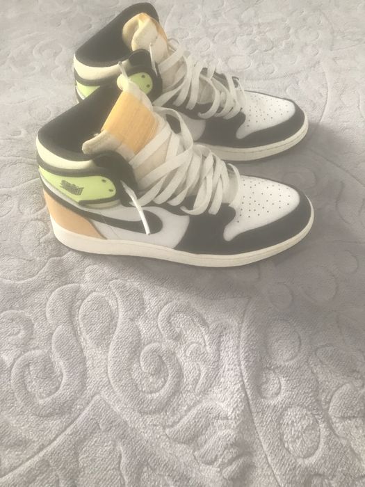 Air Jordan 1 retro high og  volt gold ,marimea 39