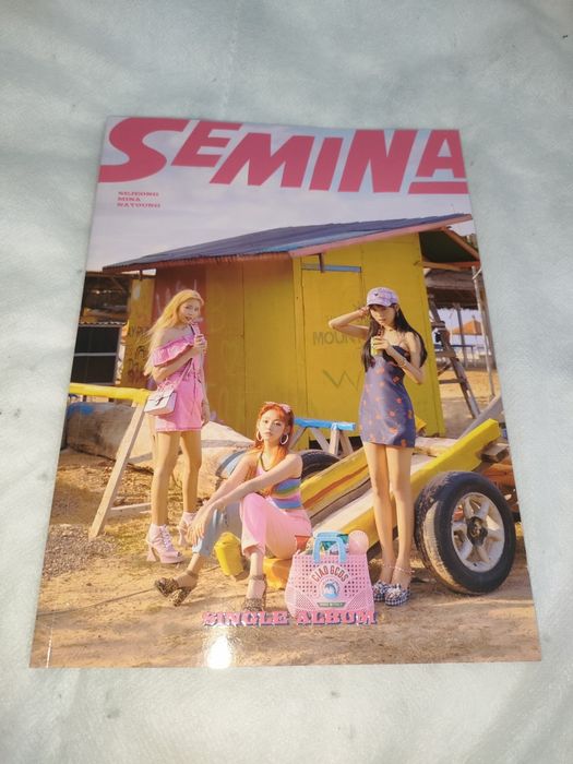 Vând Albume Kpop cu Gugudan, Unit Semina, Bigflo și Victon