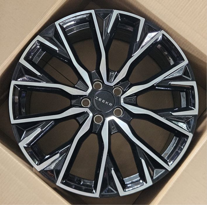 Новые диски на ZEEKR R20 5*108