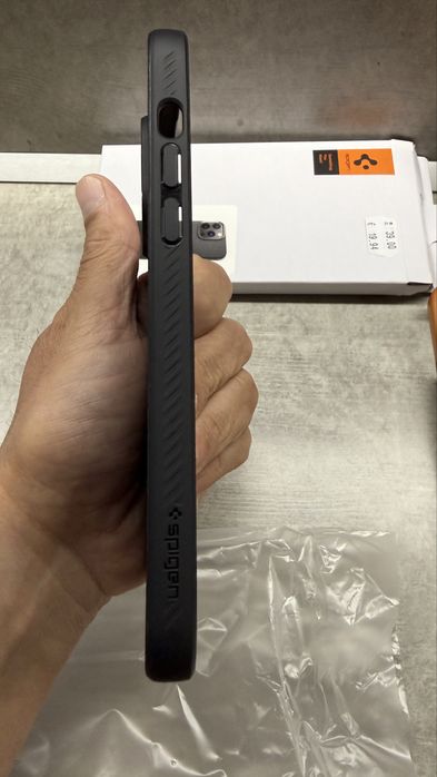 Оригинални Калъф и Clear Case Apple 13 Pro Max+Spigen