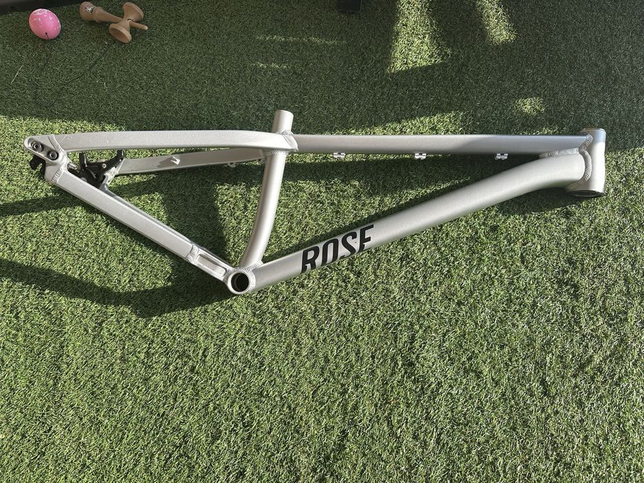 Cadru rose the bruce