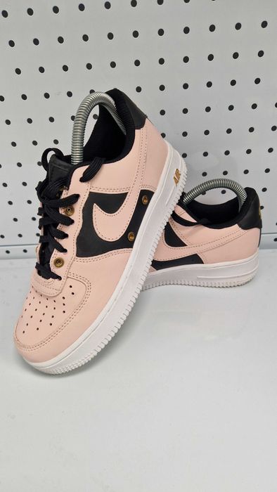 Оригинални дамски маратонки- Nike Low