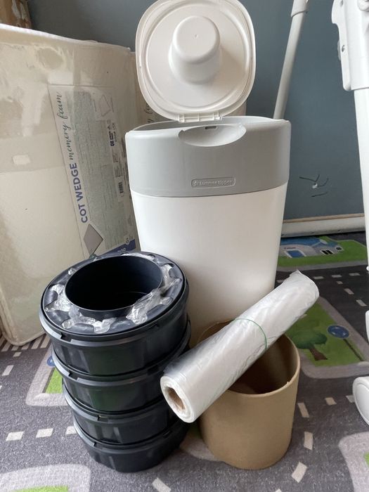 Хигиенен кош за пелени Tommee Tippee -Twist and Click с 4 пълни касети