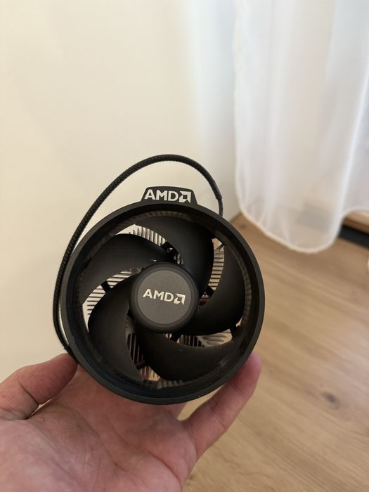 AMD Ryzen 5 2400 Gg Quad-Core 3.9 GHz cu cooler