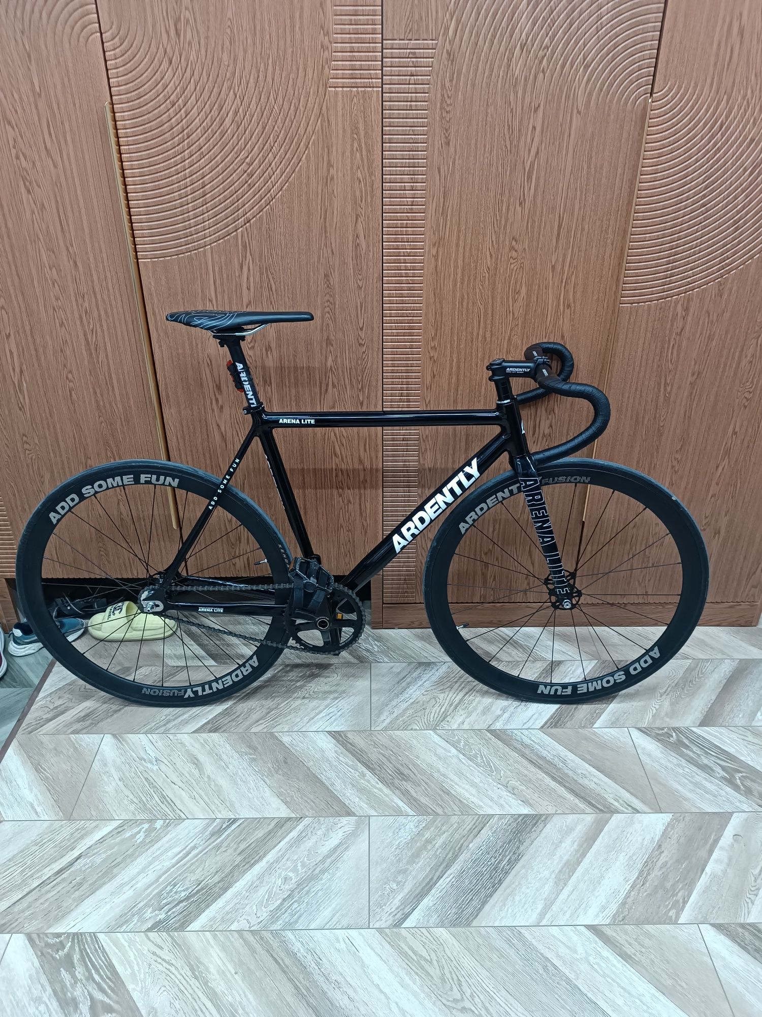 Fixed gear ardently