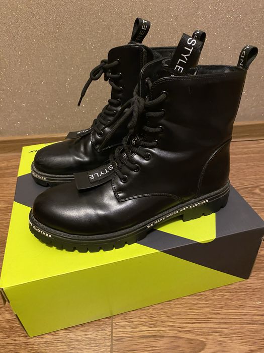 Кожаные ботинки  осень -весна  39-40 размер