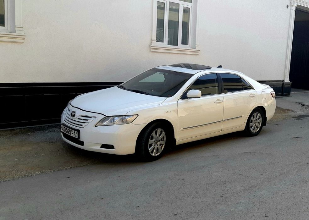Автомобиль Тойота Камри 40