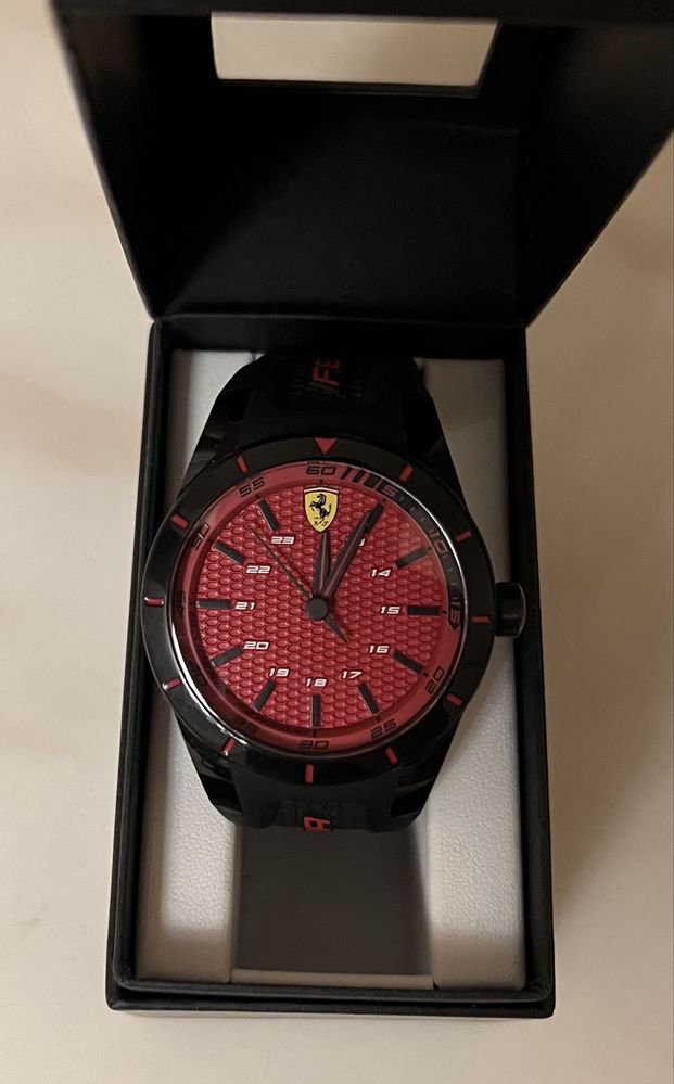 Часы Ferrari Б/У