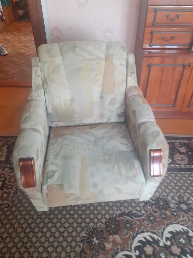 Продам диван и два кресла(советские)