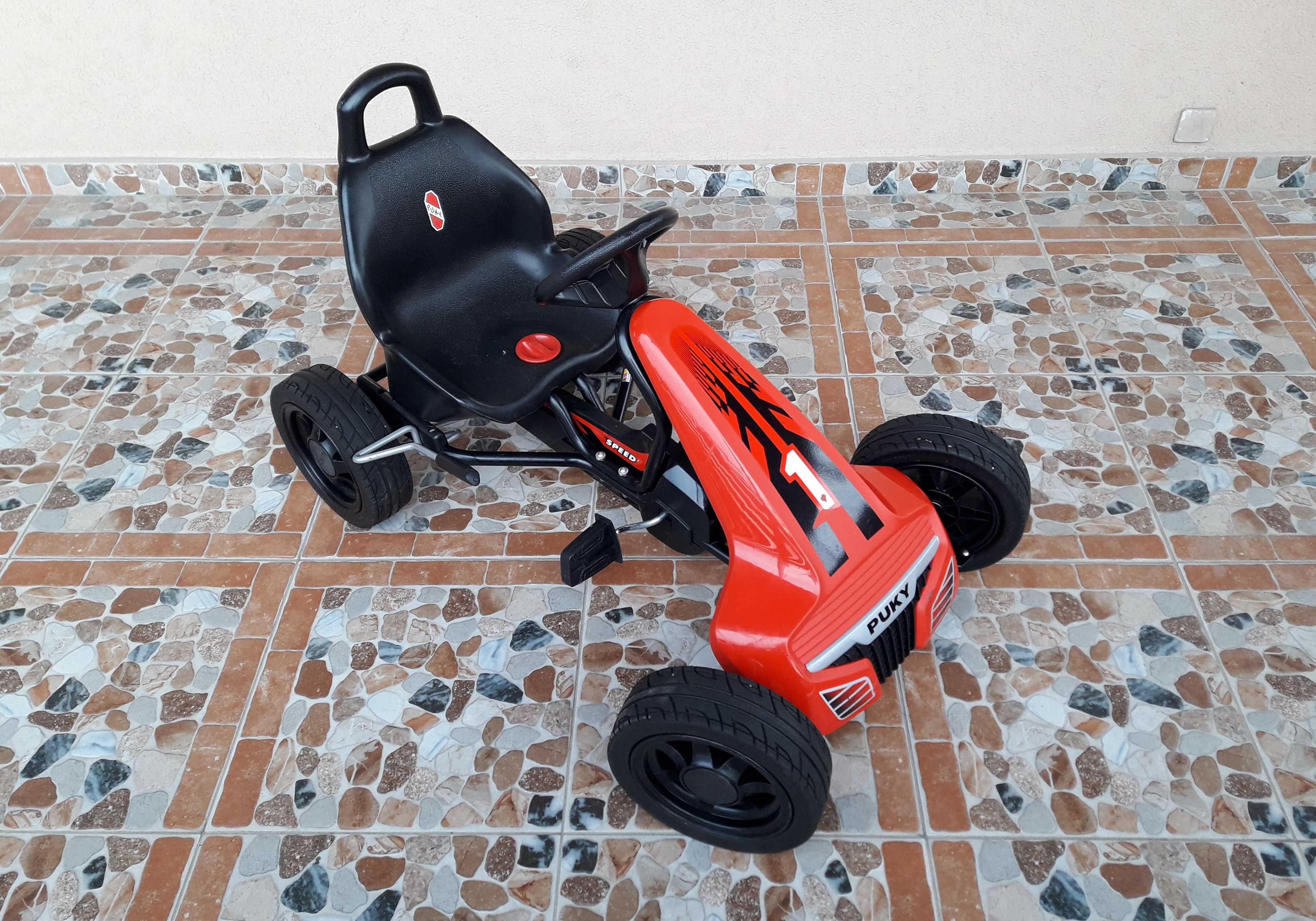 Cart (kart) cu pedale pentru copii PUKY F 550 L – roșu cu negru