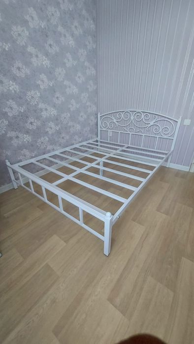 Готовый металлический кровать