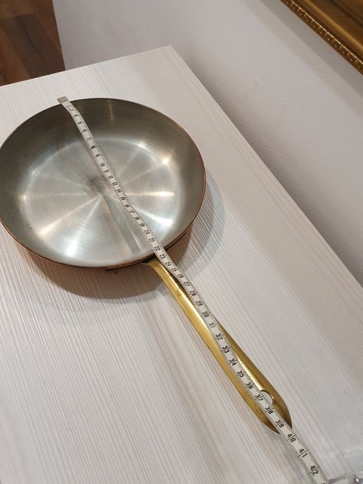 Стар меден тиган.