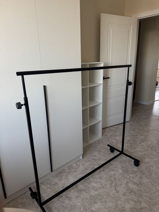 Вешалка напольная на колесиках