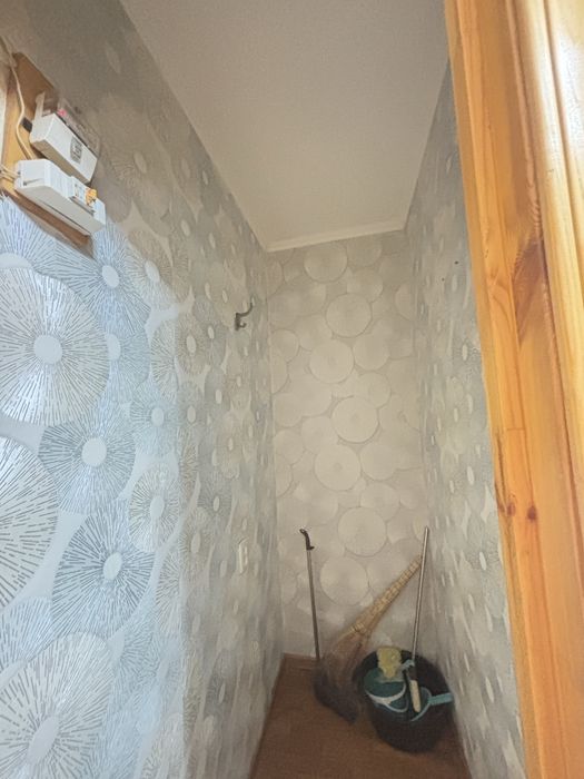 1 комн 8 мкр , 2 этаж , рядом рынок Алтай