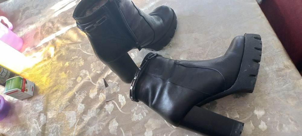 Продам зимние полу ботинки