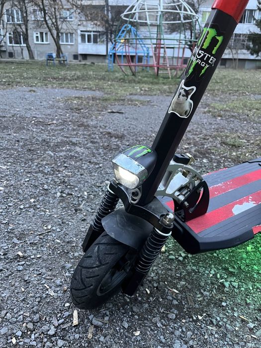 Електрическа тротинетка със седалка