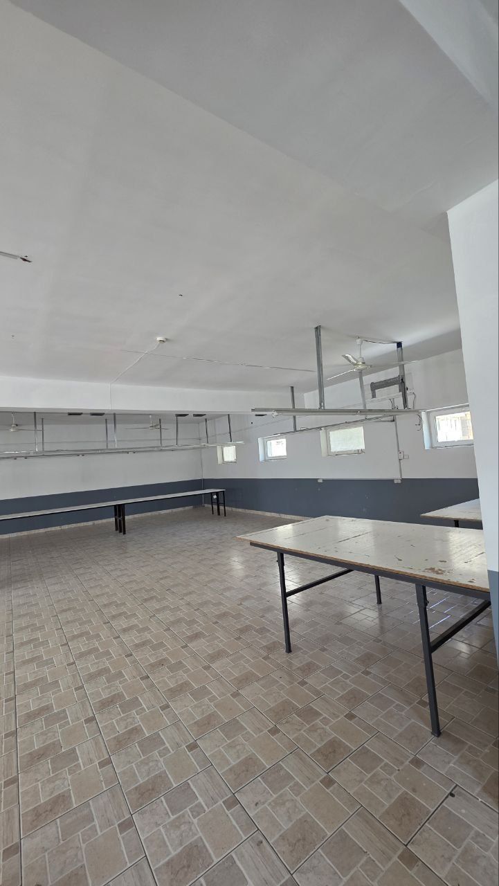 Сдаю в аренду 2 этажное помещение 3470 кв.м есть двор.