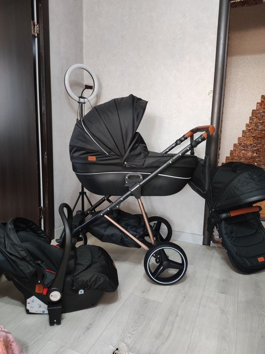 Продам коляску 3в1