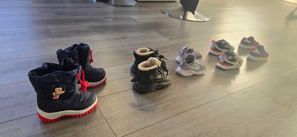 Vand Adidași copiii marime 22 5buc