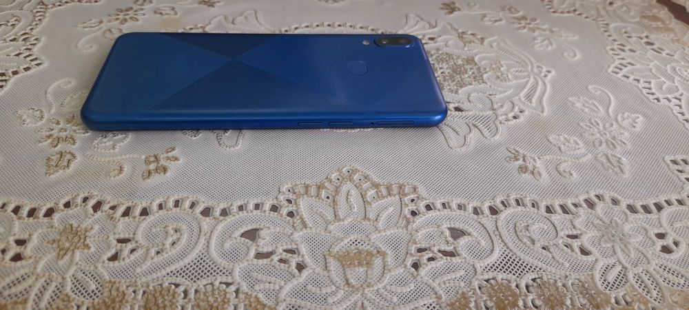 Samsung a10s yaxshi holatda