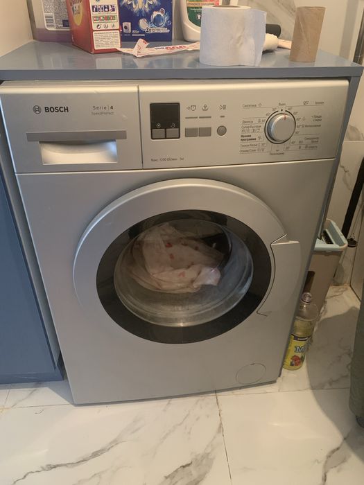 Стиральная машина бош в хорошем состояни продаю с связи с переездом ср
