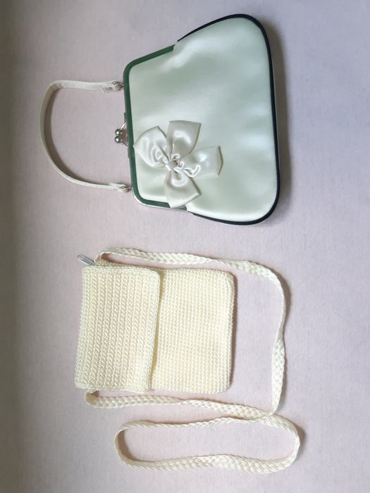 Нови мини дамски чанти в кремав цвят.