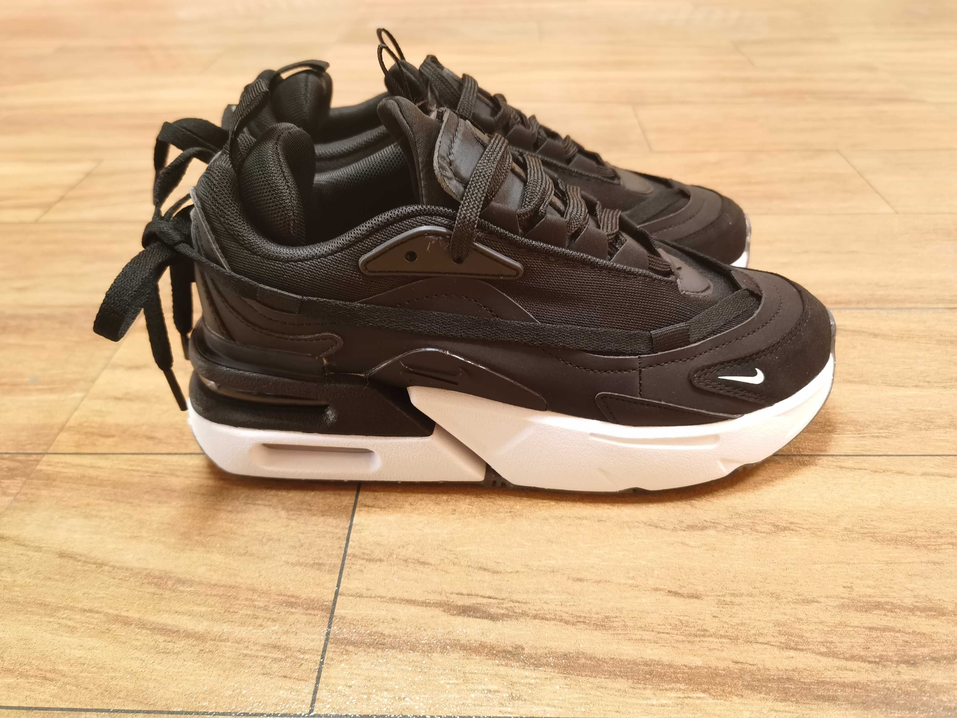Нови дамски маратонки Nike Air Furyosa черно бял 37,38,39 и 40