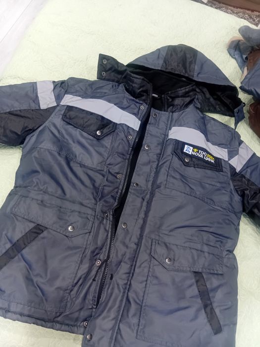 Комбинезон новый в отличном состояний всё рабочее пуговицы замки кнопк