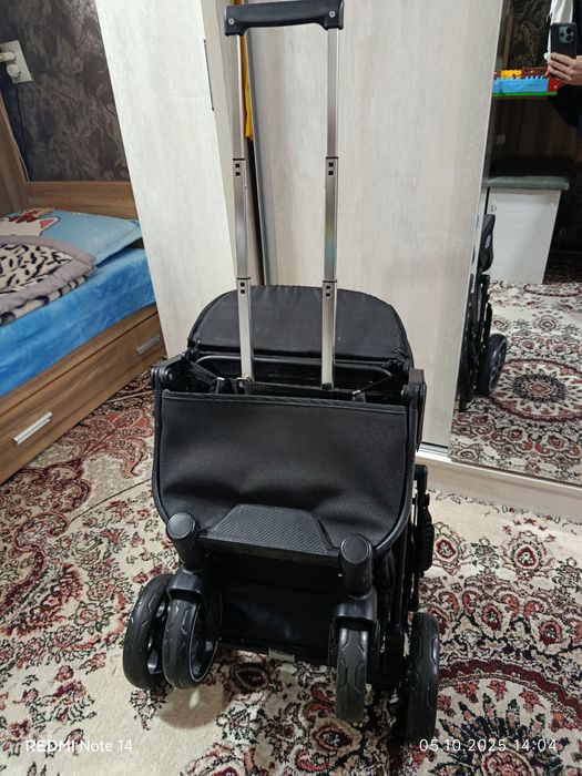 Срочно продаётся коляска складывается как чемодан. Киргили