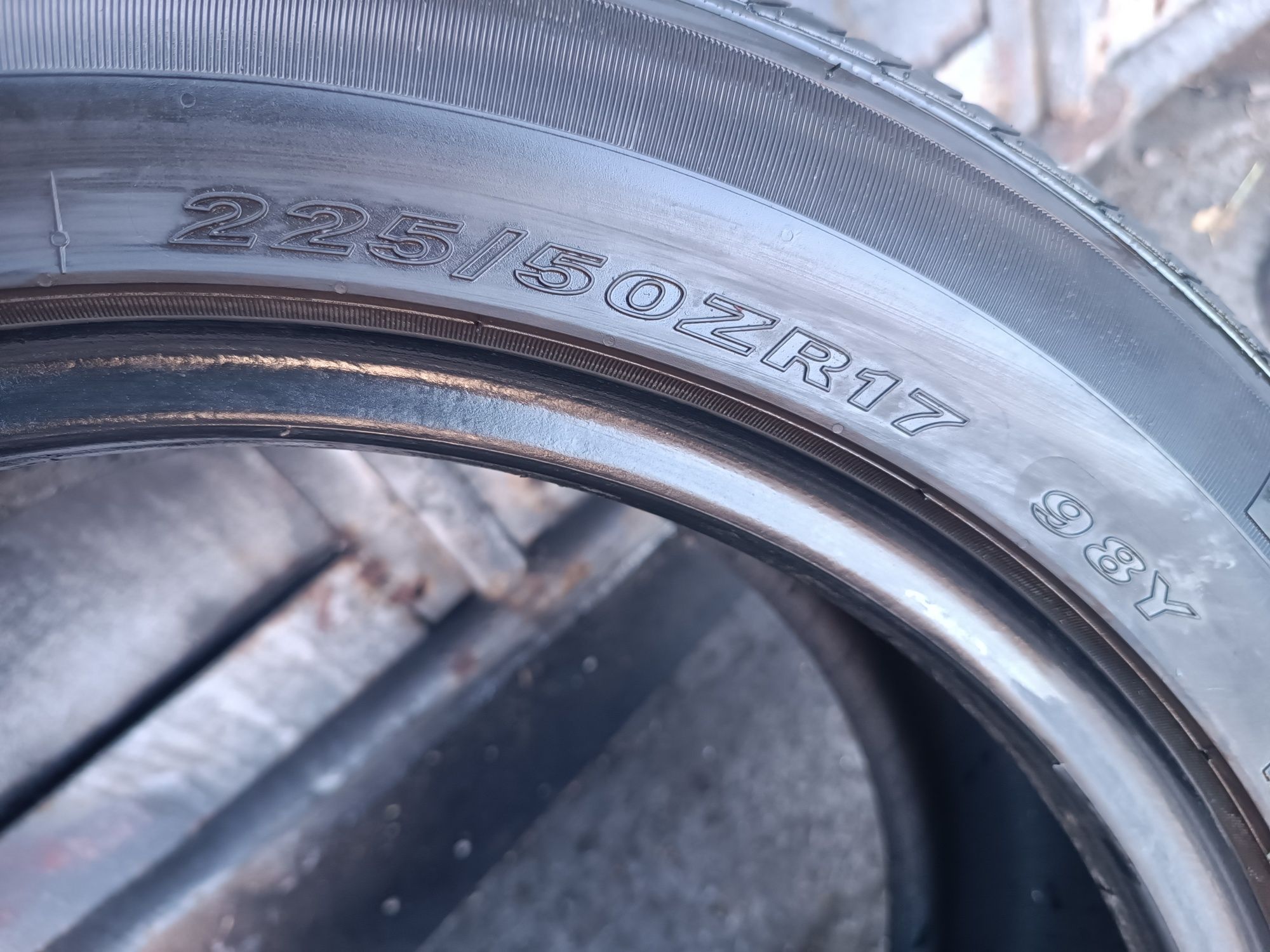 225/50/17 Nexen .