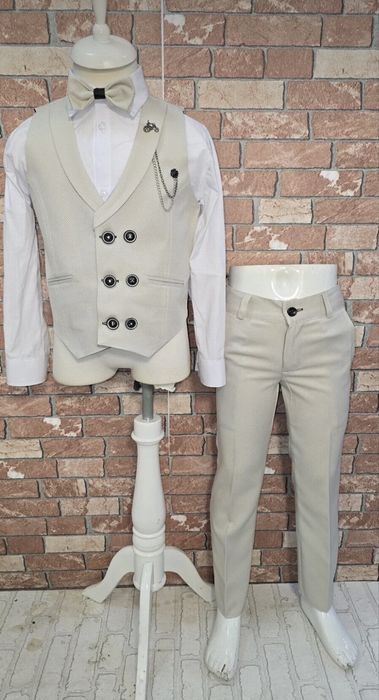 Елегантни детски костюми – стил и класа за малки джентълмени!