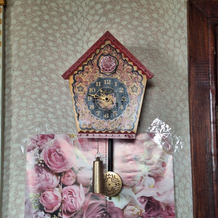 Часы кукушка настенные .