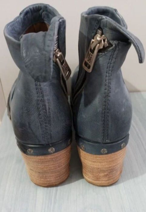 Ghete albastre din piele naturală mărimea 38